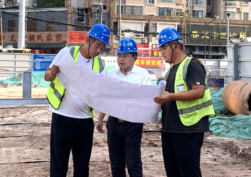 公司黨委書記、董事長錢申春到機(jī)場S1線先行段調(diào)研安全生產(chǎn)工作